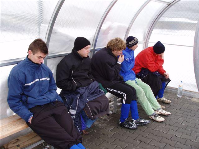 Střídačka byla až zajímavě mladá.....